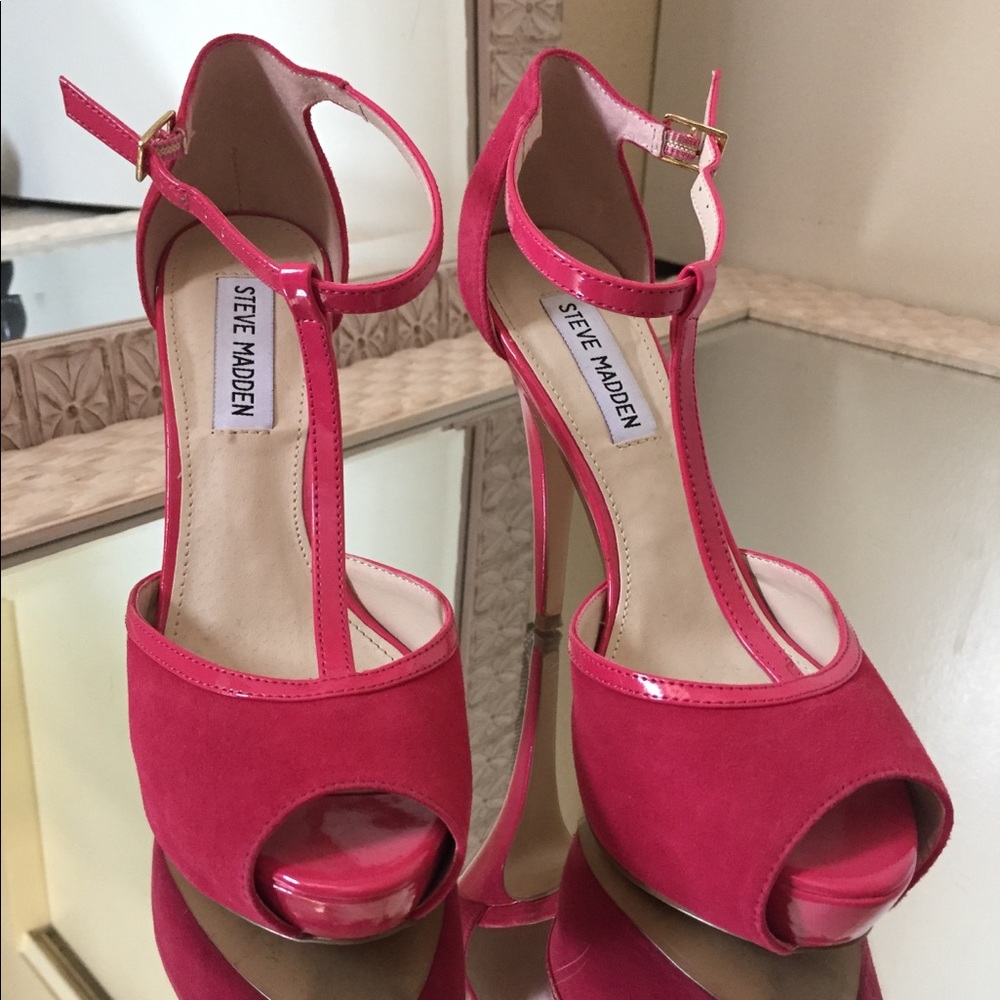 ❤️ Red T-Strap Peep Toe heels